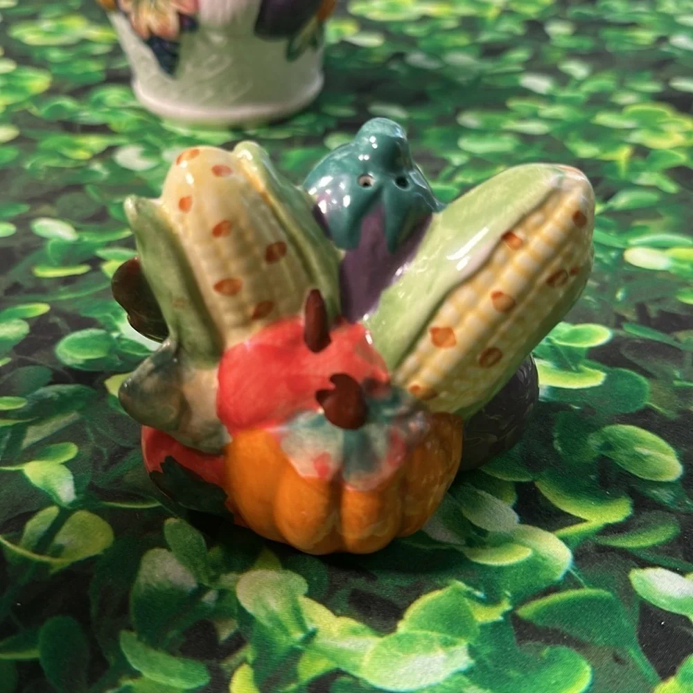 Vintage Vegetable Harvest Sugar Creamer Salt/Pepper Shaker ceramic kitchen set